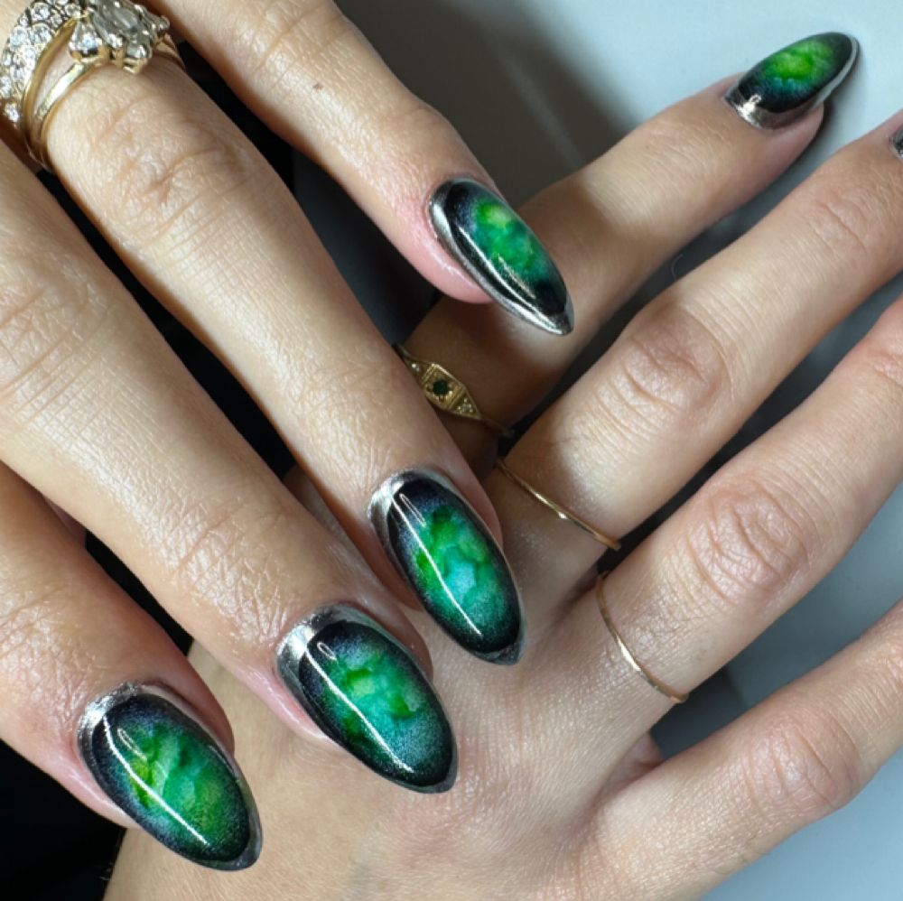 Green cat-eye nails