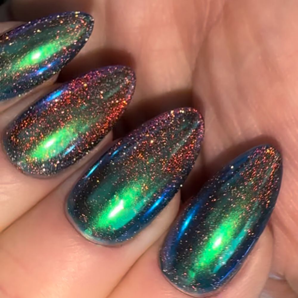 Holographic green chrome nails